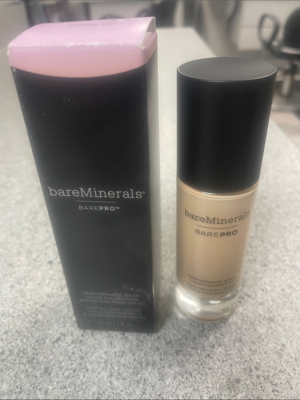 bareMinerals BAREPRO Liquid Foundation — Sateen 05